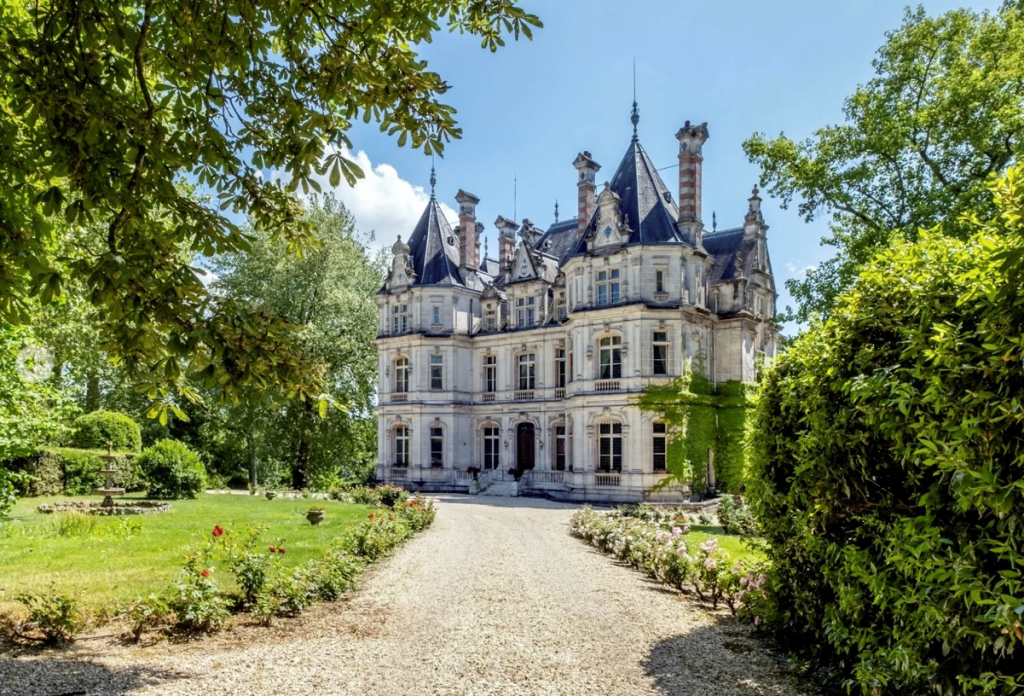 Behind the ornate, limestone façade of this grand château in southwestern France is an airy, light-filled interior revamped for the contemporary lifestyle.  (Picture from the Luxury-Defined-Website)